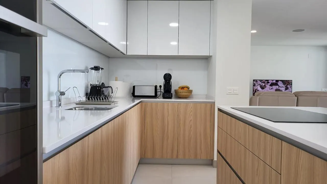High End Large Ground Floor With Luxury Private Pool And Sea Views联系方式